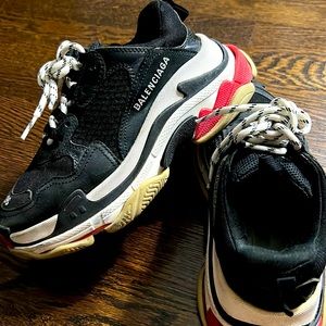 BALENCIAGA TRIPLE S Chunky Trainer’s 💯Authentic
